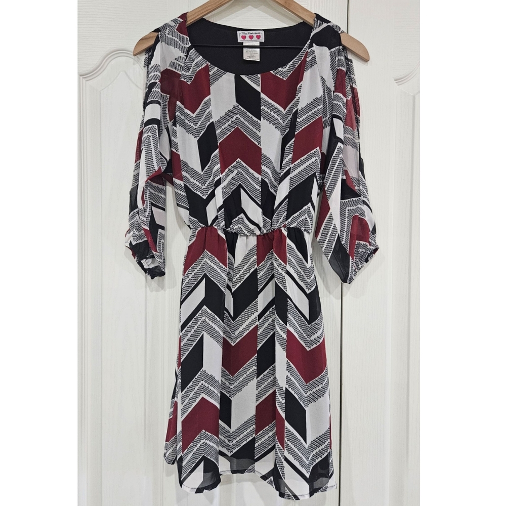 Cheveron Tie Long Sleeve Red Black White Dress Size Small